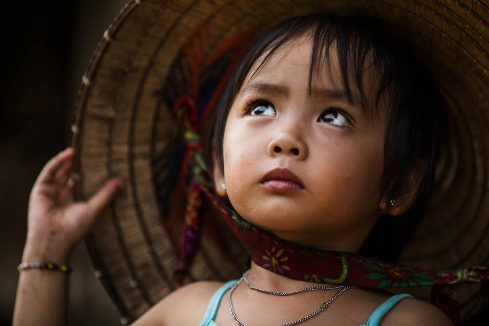 Thưởng thức những bức ảnh về vùng cao Việt Nam nơi mang đầy ắp nét đẹp đồng bào dân tộc và sự hoang dã của thiên nhiên. Những lối đi, con người hay nét hình ảnh về các nghi lễ tôn giáo đặc sắc sẽ đem đến cho bạn trải nghiệm đầy mới mẻ và thú vị.