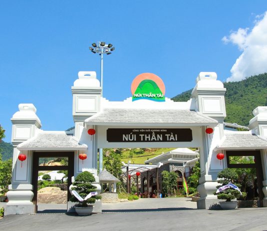 Suối Khoáng Núi Thần Tài