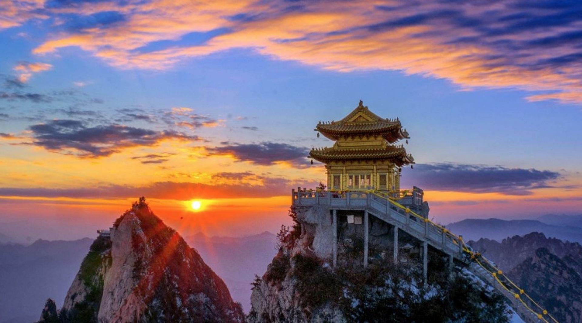 Горы Хуаншань Китай закат